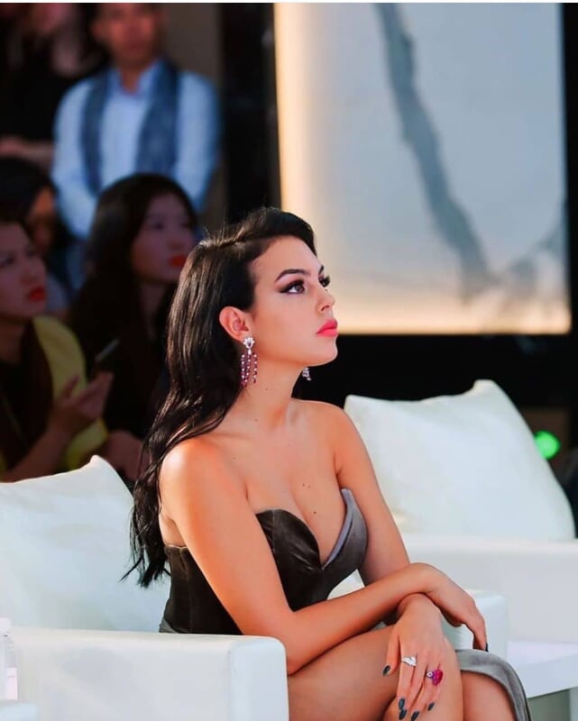 عارضة الأزياء  Georgina Rodriguez
