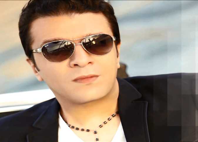 مصطفى كامل يتفاجئ بسرقة اغنية "حلوة البنات" من ألبومه الجديد