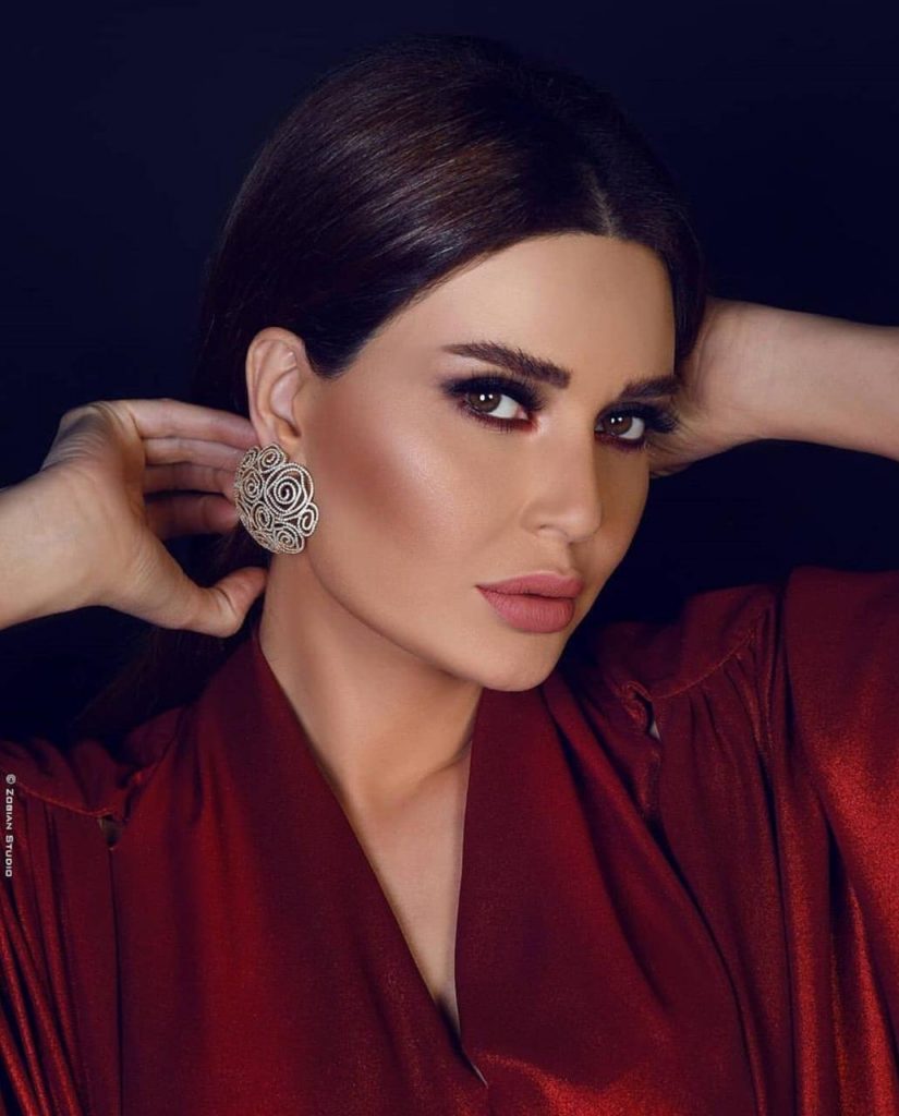 تريدين الحصول على إطلالة سيرين عبد النور؟ إليك 5 خطوات ماكياج مضمونة
