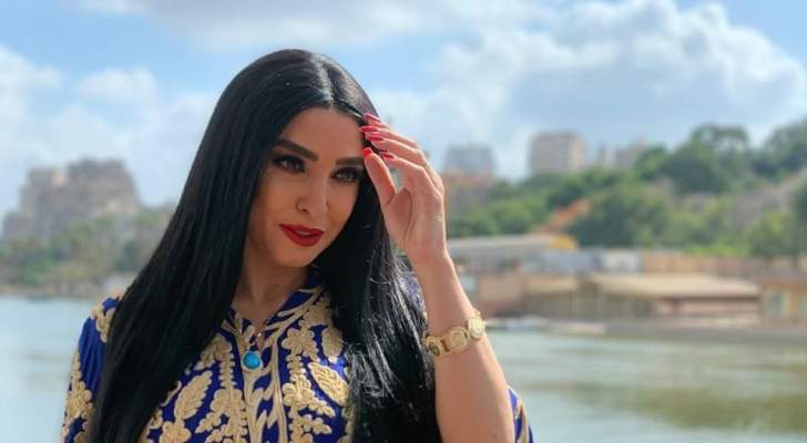 متابع يصف روجينا بـ"كورونا الشاشة".. وهكذا ردت 