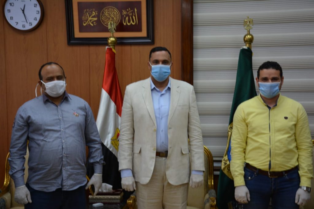 محافظ الدقهلية يرفض تصوير الأسر الأولى بالرعاية أثناء تسليم 230 الف جنيه مساعدات