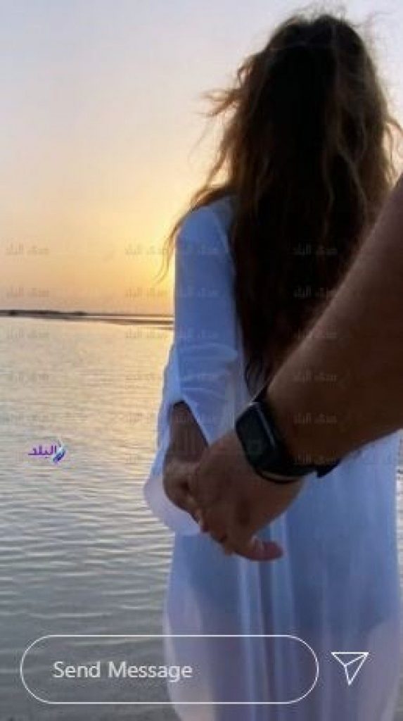 هل تزوجت؟.. نيللي كريم تظهر مع شخص مجهول بـ الكاش مايوه