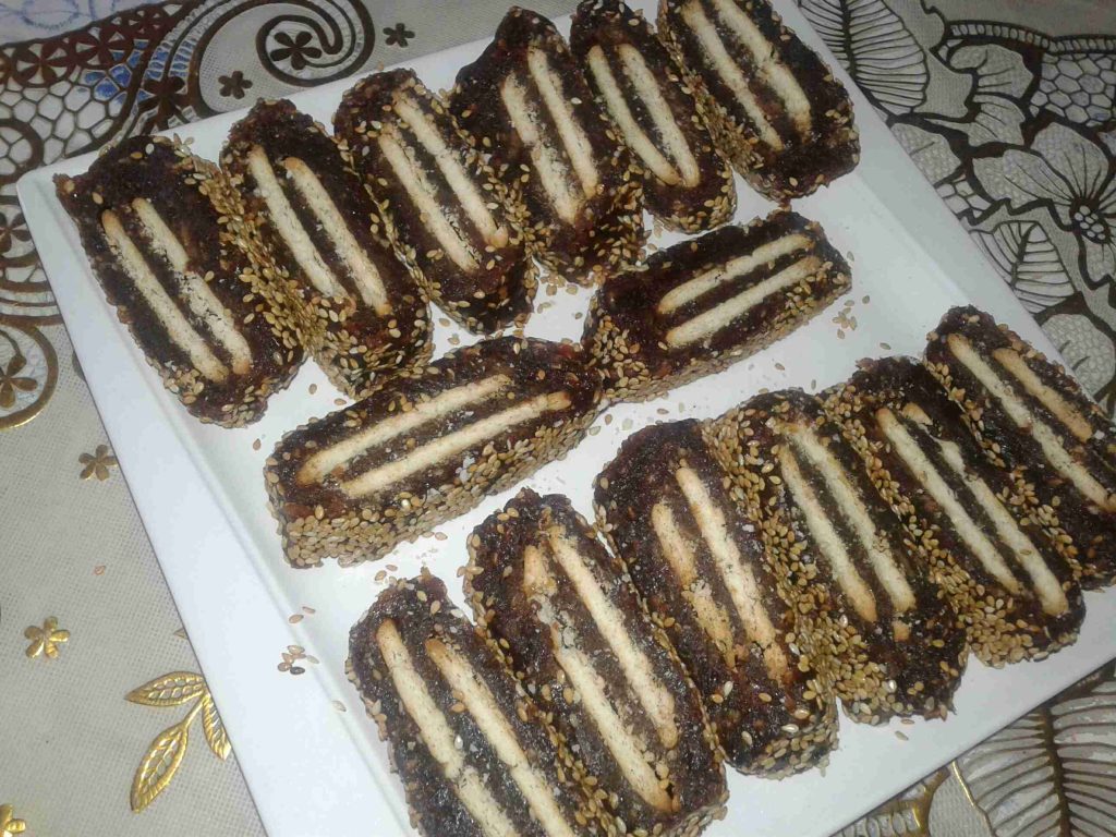 لمحبي البلح وصفة رول بسكوت بالعجوة