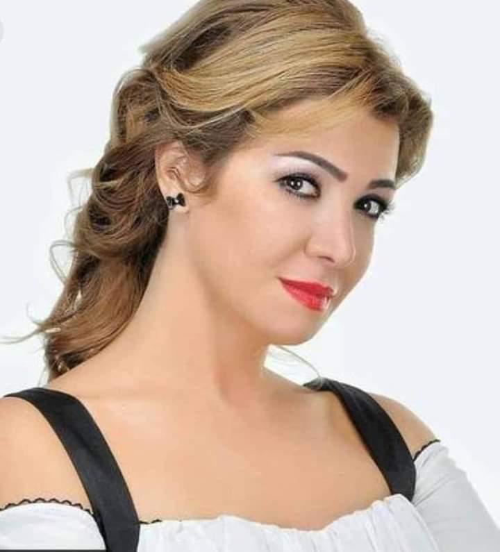 لقاء سويدان " تتألق من جديد مع جليلة العالمة في العرض المسرحي " فنان الشعب "