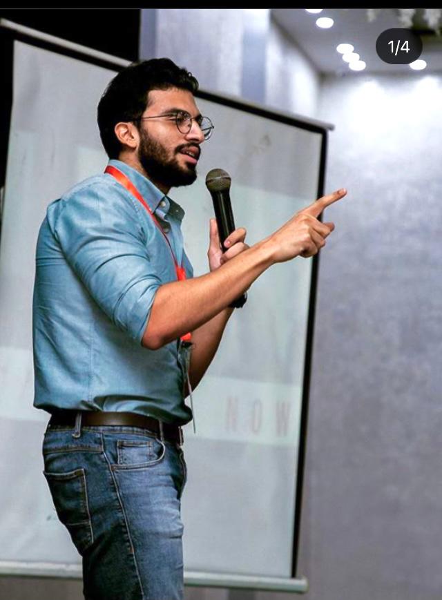 قال "يوسف" ان وجوده كل عام بكتاب في "معرض الكتاب" بيكون شيء أساسي له وأن معرض الكتاب بيتيح لكل موهوب