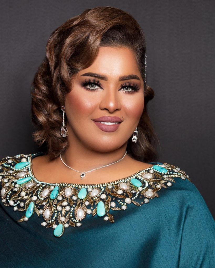مكياج خلود الشمري على فنانة الكوميديا الأولى بالكويت الخليجيه الفنانه هيا الشعبي