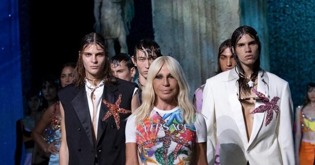 WEEKEND HIGHLIGHTS FROM MASKED FASHION SHOW AND SOCIAL DISTANCING IN MILAN | INSTANT NEWS