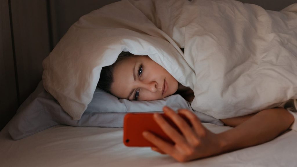 كيف تعود للنوم عندما تستيقظ في الليل