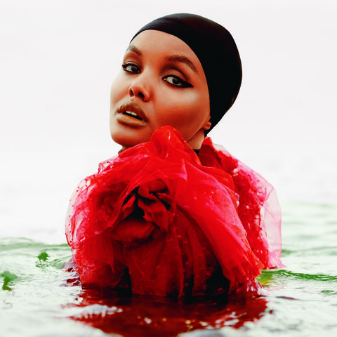 Halima Aden repense son rôle dans l'industrie de la mode: «Je suis pour les gens, je suis pour moi-même