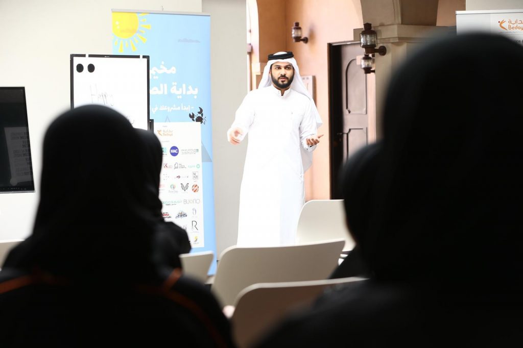 المهندي يعد من أشهر الروائيين و وذاع صيته في مجال التسويق وهو من مشاهير السوشيال ميديا والتواصل الاجتماعي وحقق شهرة واسعة من خلال صفحته .