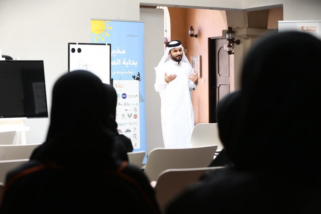 الروائي علي المهندي ضيفا برنامج مدارات للحديث عن روايته الجديد