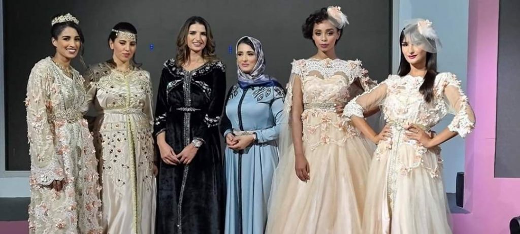 ما مدى فعالية عملك في مجموعة من المصممين؟ ما هو المطلوب للوصول إلى نتيجة جيدة في حالة وجود أفكار مخالفة بين أعضاء الفريق ؟