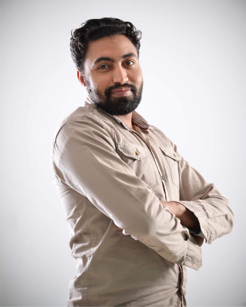 عبد الرحيم أحمد يستعد لعرض "آباء تحت الإنشاء"