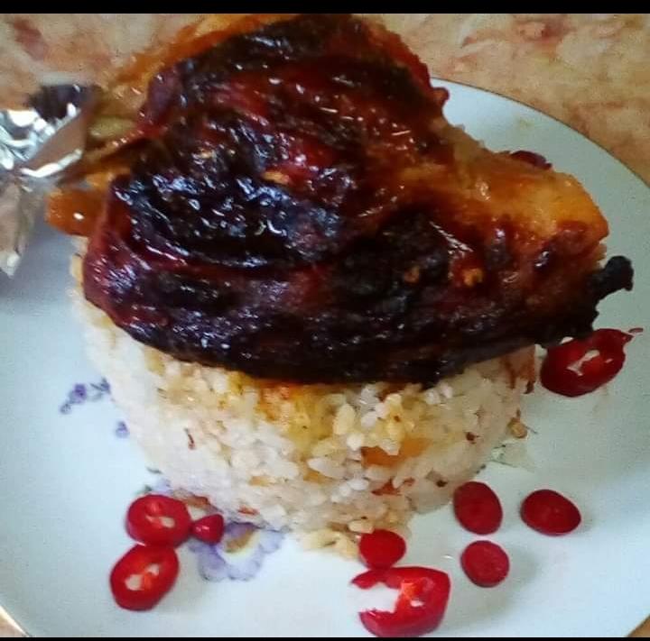 دجاج مشوي بصوص المسطرده والثوم والجنزبيل