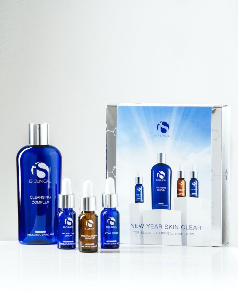 بشرتك في أفضل حالاتها في السنة الجديدة مع مجموعة العناية New Year Skin Clear Kit من ’آي إس كلينيكال‘