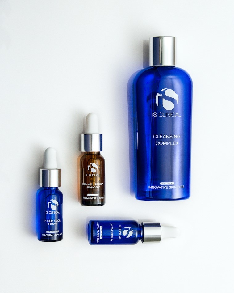 بداية العناية ببشرتك مع مجموعة السنة الجديدة من ’آي إس كلينيكال‘ هي مركّب التنظيف Cleansing Complex الذي ينظّف البشرة بعمق ويوحّد لونها ويزيل المكيّاج