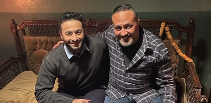 النجم خالد سرحان، أنتهى مؤخرًا من تسجيل أغنية تتر مسلسلة الإذاعى الجديد "بينى و بينك"