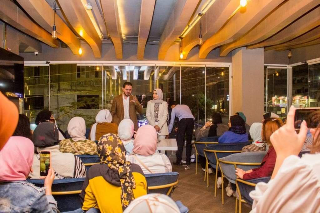 قالت الدكتورة نهلة كريم، أن معظم الفتيات لديهم العديد من الأسئلة الخاصة بالبشرة والشعر