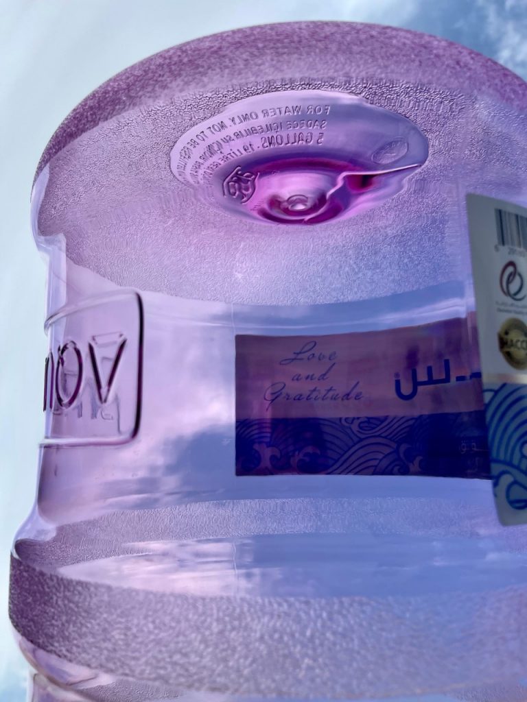 مياه أكوا بلس مبتكرة وفق مفهوم يثير الانتباه