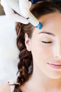 The clinic is located at The Mall (ground floor), opposite to Jumeirah Beach