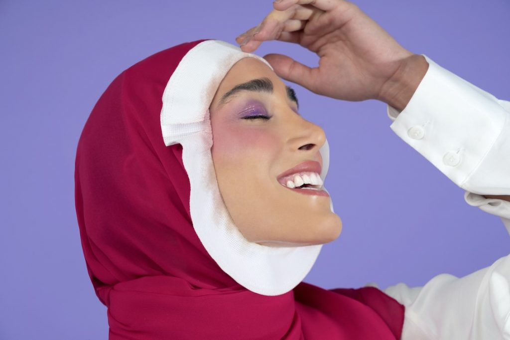 احتفلي باليوم العالمي للحجاب مع أداة التجميل الفريدة ModBeautyKeeper