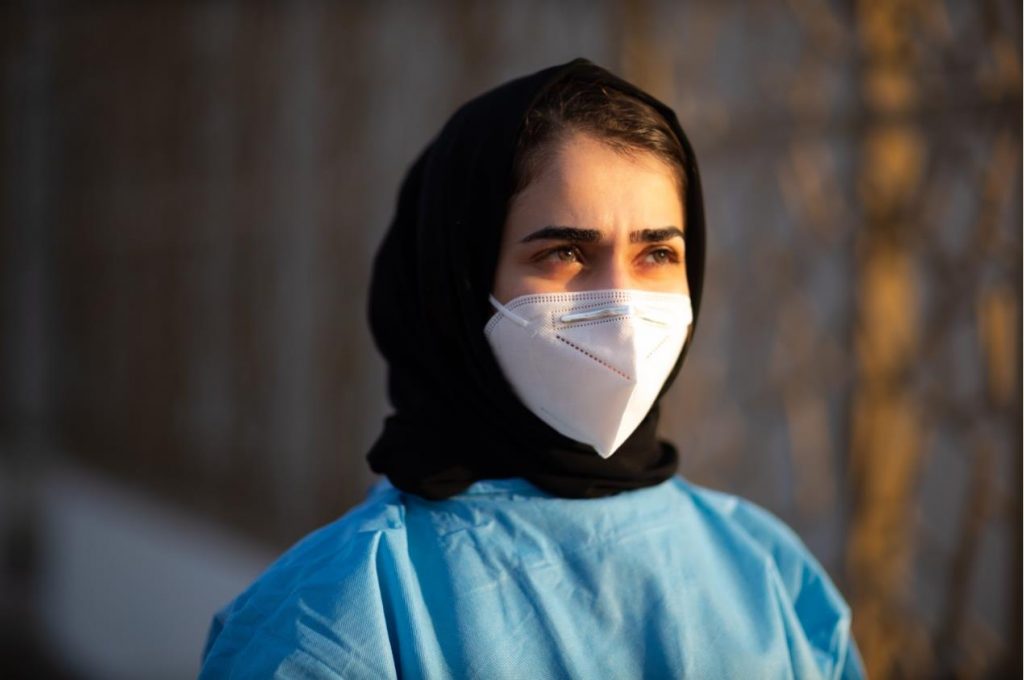 تجربة مُلهمة لطالبة طب في عجمان تطوعت لمواجهة الجائحة