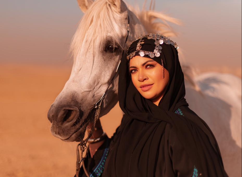 تجسد هبة فوزي خلال أحداث مسلسل "ضد الكسر" شخصية ميك اب ارتيست