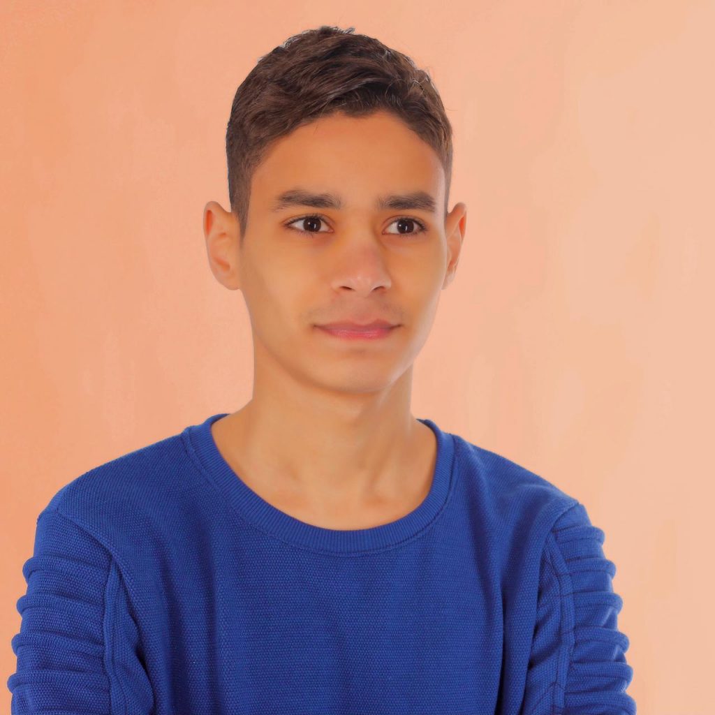 ويقف عبد الرحمن على التحضيرات النهائية لتسجيل تكبيرات العيد، لطرحها أول أيام عيد الفطر المقبل.