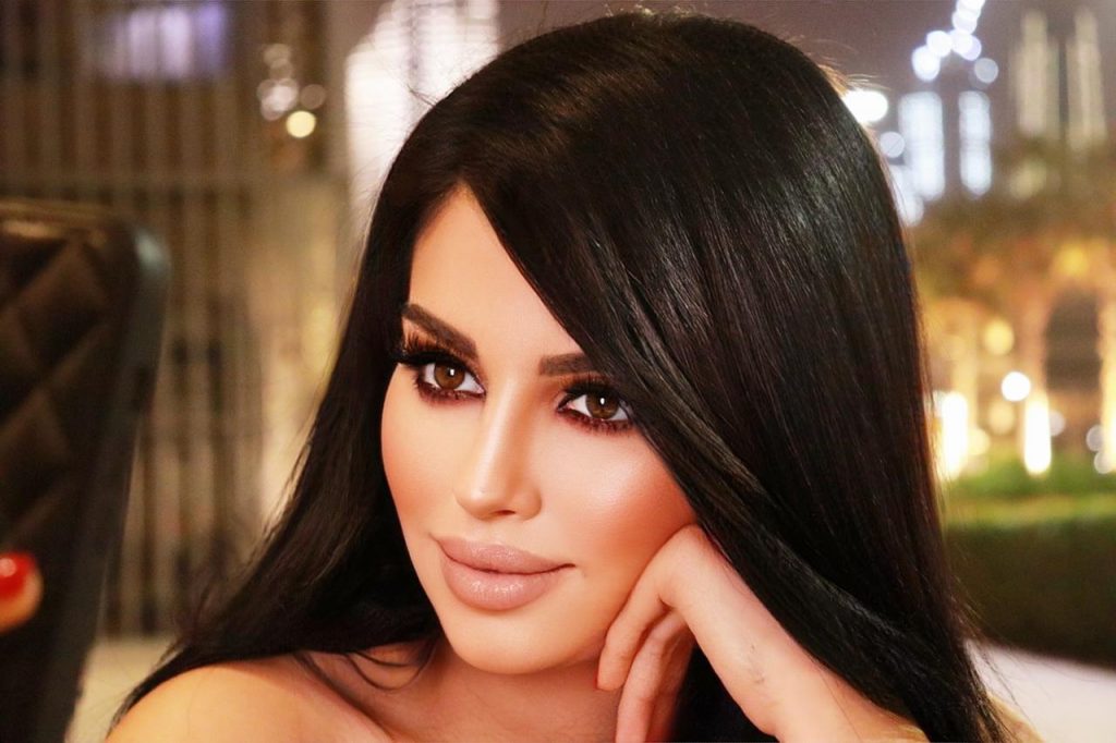 إلهام بالمخفي أول مغربية تتوج بلقب ملكة جمال العرب لسنة ٢٠٢٠ 