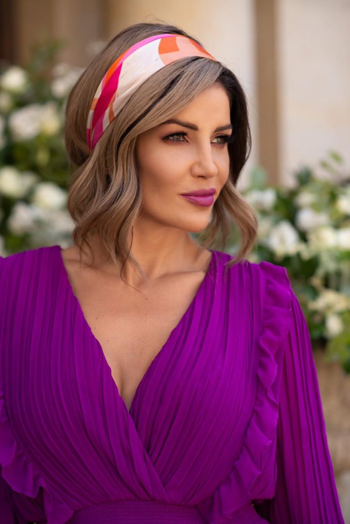 أضافت رانيا أنها حضرت للدور بعقد جلسات مع مخرج العمل نبيل لبّس واتفقت على ارتداء باروكة شعر شقراء اللون وعدسات زرقاء اللون حتى يتناسب مع طبيعة شكل كريستين