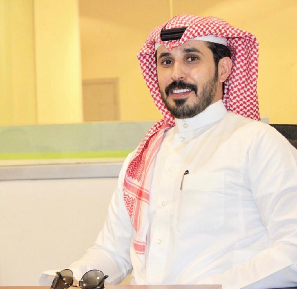 شهر رمضان الكريم من العام الماضي قدم وأعد سلطان الشمري برنامج "رمادي واضح" الذي عرض على فضائية "CBS".