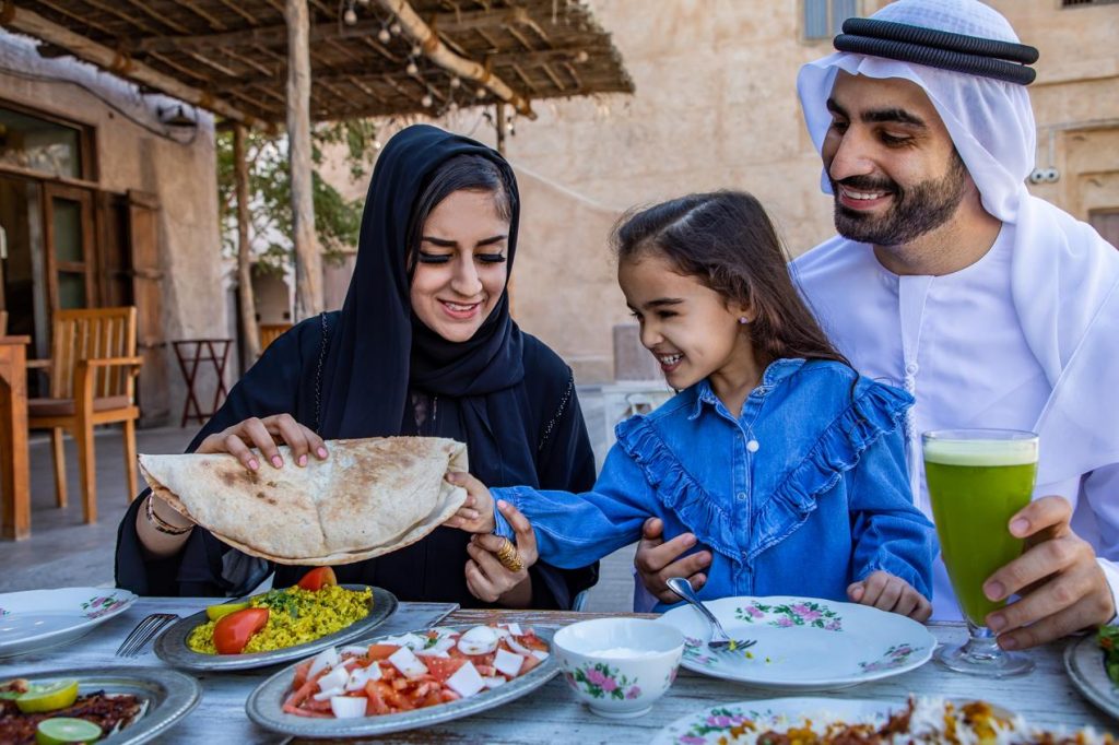 تقدم فعالية "رحلة في عالم الذواقة" مغامرة فريدة من نوعها من خلال قائمة منتقاة من دروس الطهي "ماستر كلاس"