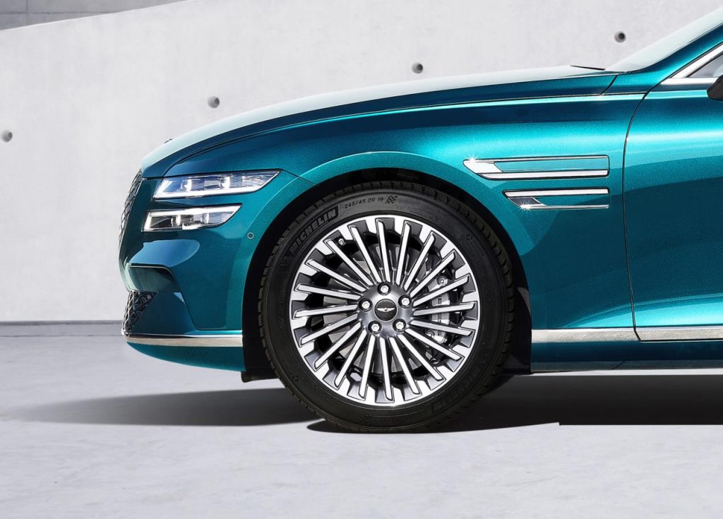 قدمت علامة السيارات الفاخرة جينيسيس رسميا اليوم أول سيارة كهربائية لها تحت اسم Electrified G80