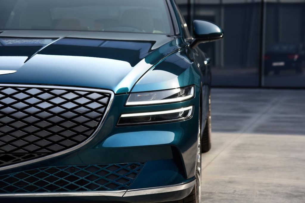 يتوافق طراز Electrified G80 مع الطابع التصميمي لسيارة G80 المعتمد على قاعدة الأناقة الرياضية