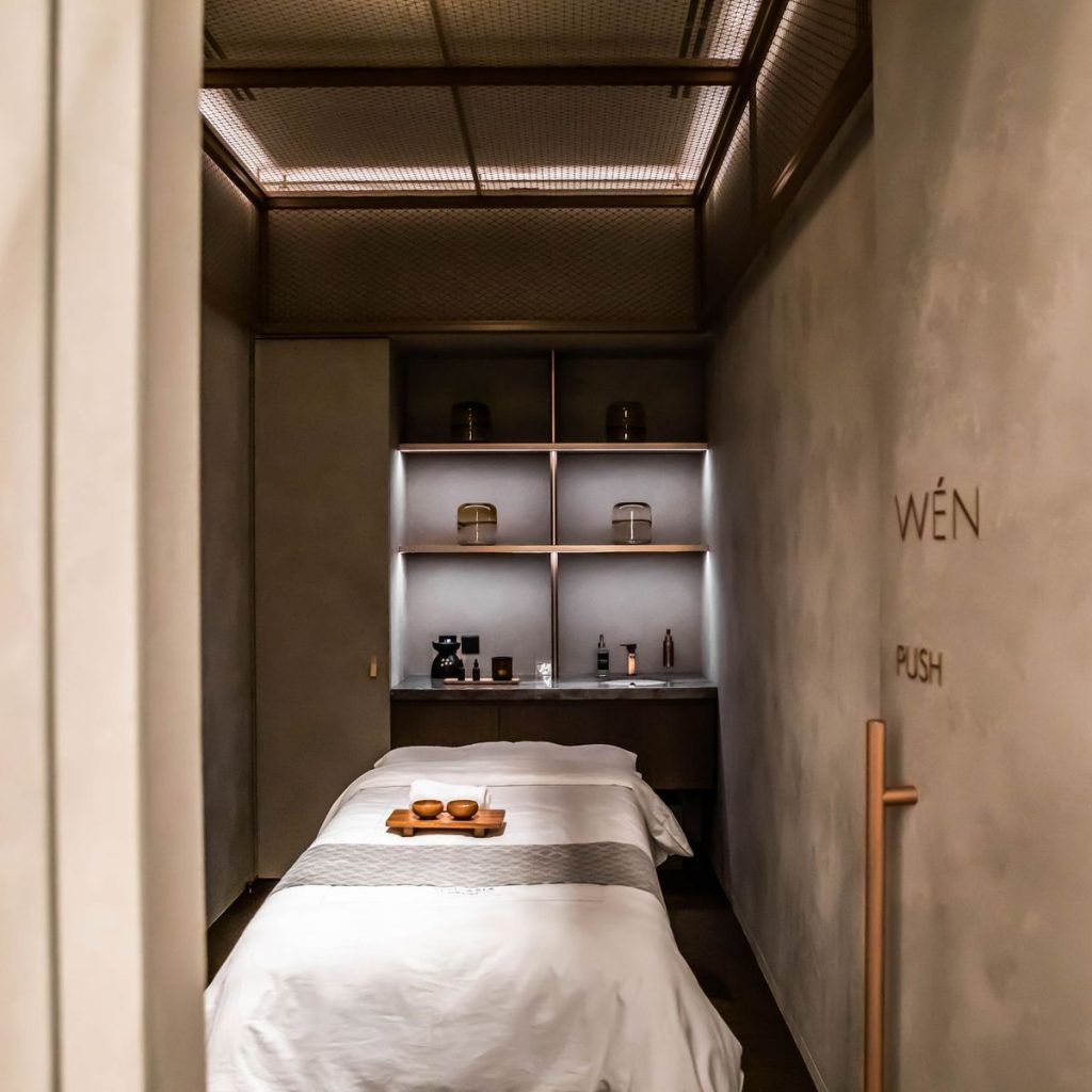 An intense, muscle-melting massage, using pure argan oils and the