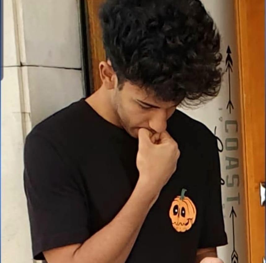 خليل حسام يطرح أول أغانيه عبر موقع يوتيوب