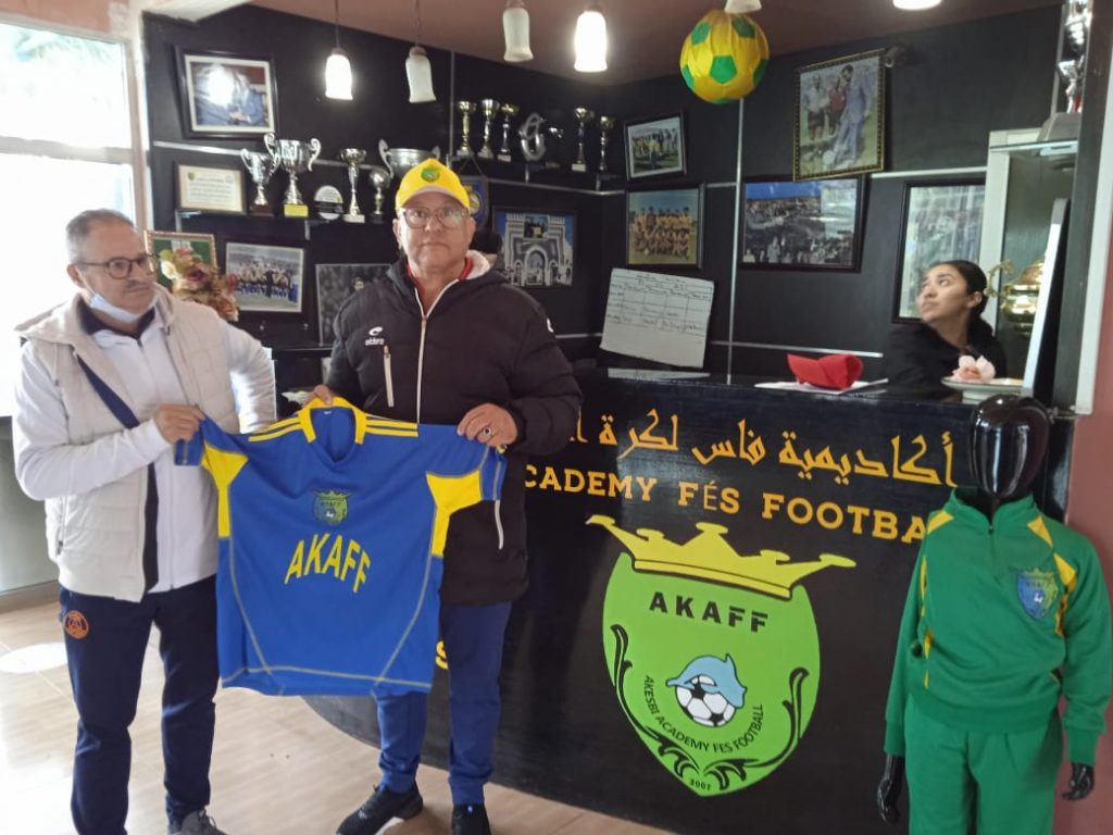 فؤاد عسو الدولي السابق الإ طار الوطني و المحلل الرياضي يوقع لأكاديمية أقصبي AKAFF
