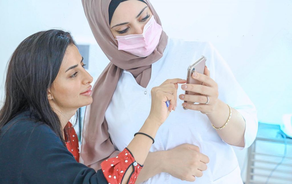 دكتورة  التجميل رولا الشحادات  تكشف سبب الأقدام على عمليات تكبير الثدى