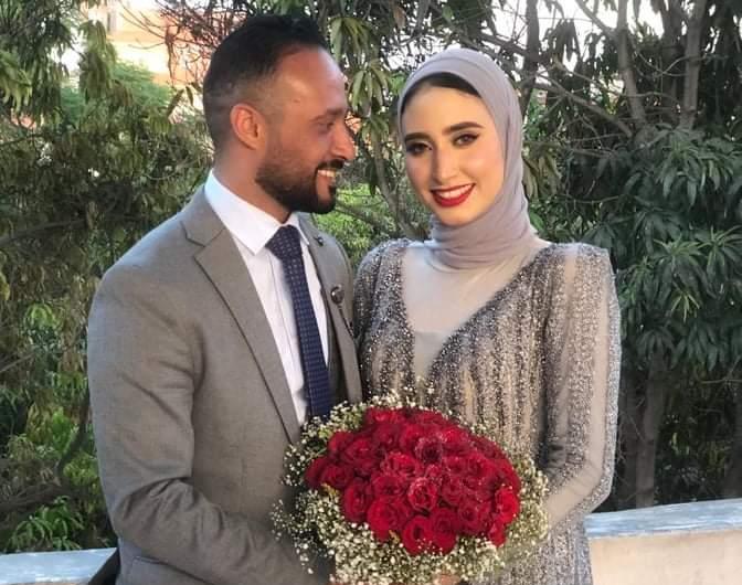الشاعر عمرو هشام يحتفل بخطوبته علي رانيا النيني