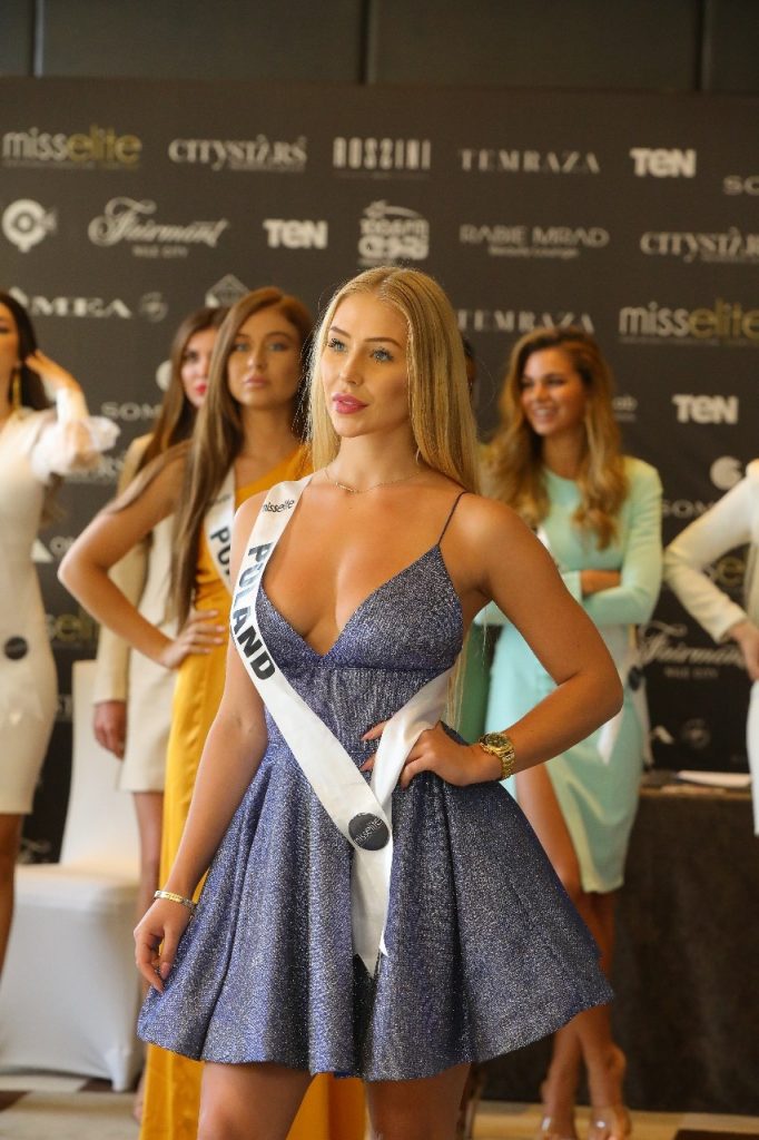 34 متسابقة وصل منهم إلى القاهرة 24 فيما اعتذرت الأخريات بسلب ظروف قهرية فرضتها جائحة كورونا مشيرا إلى مسابقة "ميس إيليت" تحظى بصبغة دولية