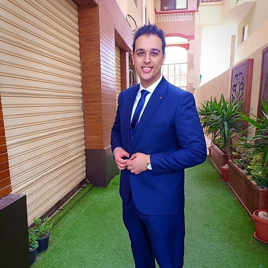 بعد نجاح كتابه الأول« ١٠ أسرار وخفايا في عالم السوشيال ميديا» الكاتب يوسف غنا يطرح كتاب جديد