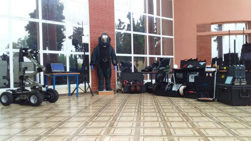 يأتي إحداث الفرقة الجهوية للمتفجرات بمدينة وجدة في إطار مواصلة تنفيذ مخطط المديرية العامة للأمن الوطني الرامي إلى إحداث ست فرق جهوية للمتفجرات (Brigades Régionales des Artificiers)