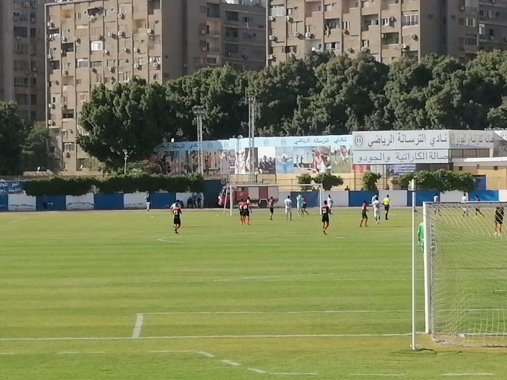 وأبدى الصحفيين والإعلاميين استياءهم من قرار الأمن بمنعهم من الدخول والقيام بعملهم مما اضطرهم للتواجد خارج الملعب للمتابعة من خلف الاسوار 