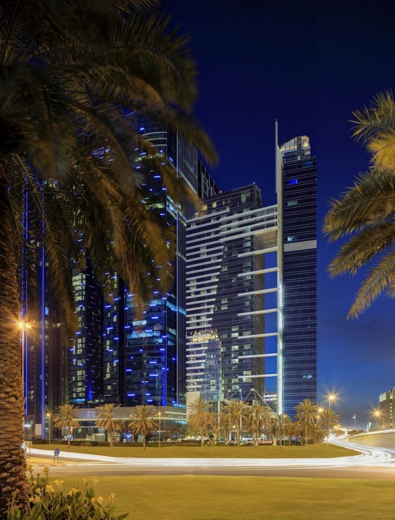 يضم الفندق 236 غرفة وجناح ومسكن بمساحات رحبة وإطلالات خلابة على أفق مدينة دبي المذهل، ليكون الوجهة الأفضل للترفيه والأعمال