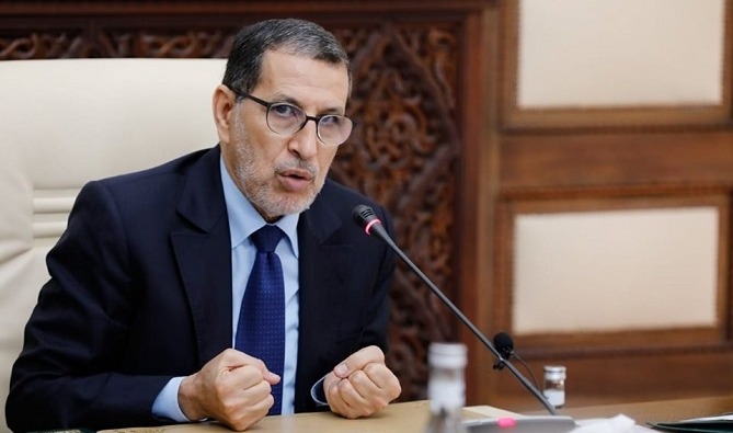 الحكومة تقرر، ابتداء من يوم غد الجمعة، حظر التنقل الليلي على الصعيد الوطني من الساعة الحادية عشر ليلا إلى الساعة الرابعة والنصف صباحا.