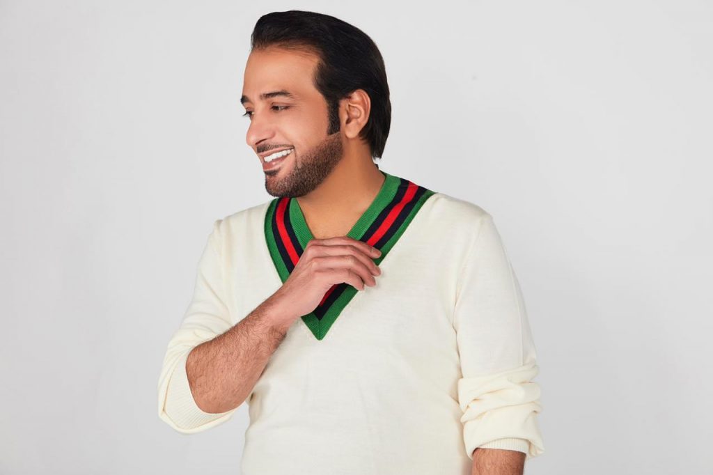 عيضة المنهالي يخطف الأنظار في جديده العراقي "ما اشبع منه"