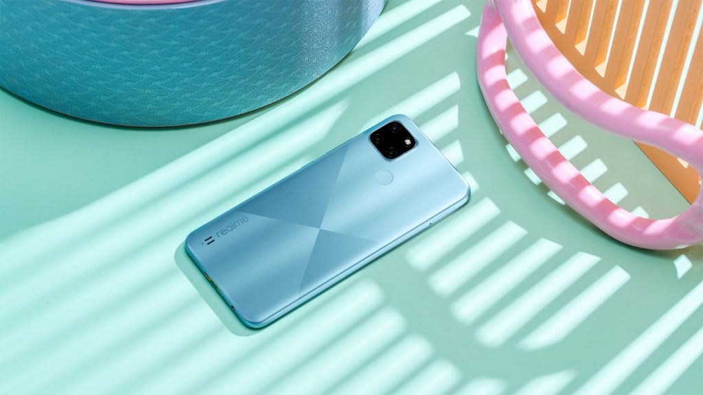 "ريلمي" تواصل نجاحاتها وتطلق هاتفها الجديد realme C21Y في الإمارات