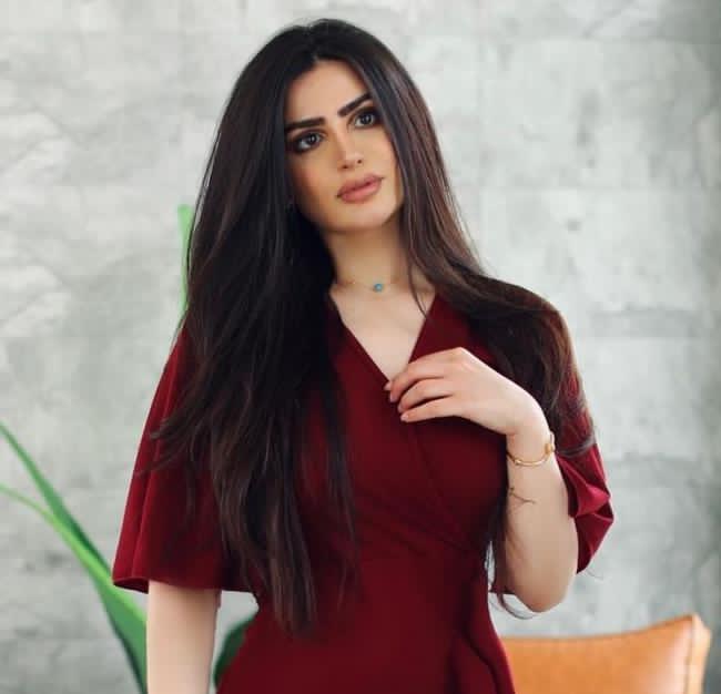 مريم الخرافي  تكشف فوائد الفيتامينات الوردية للبشرة والمناعة