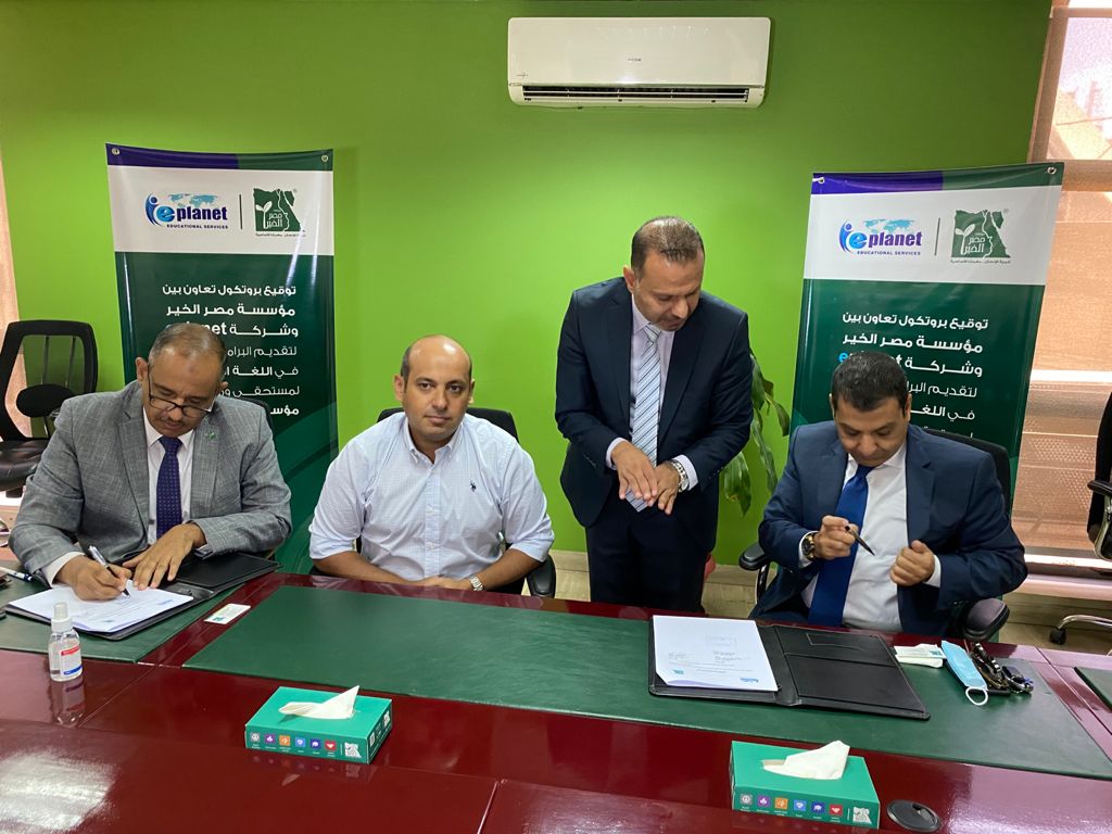 أوضح ميخائيل أن مؤسسة " إي بلانت " تعتبر من أكبر مؤسسات التدريب في مجال اللغة الانجـليزية في الوطن العربى حيث يوجد لها أكثر من 50 فرعًا في جمهورية مصر العربية 