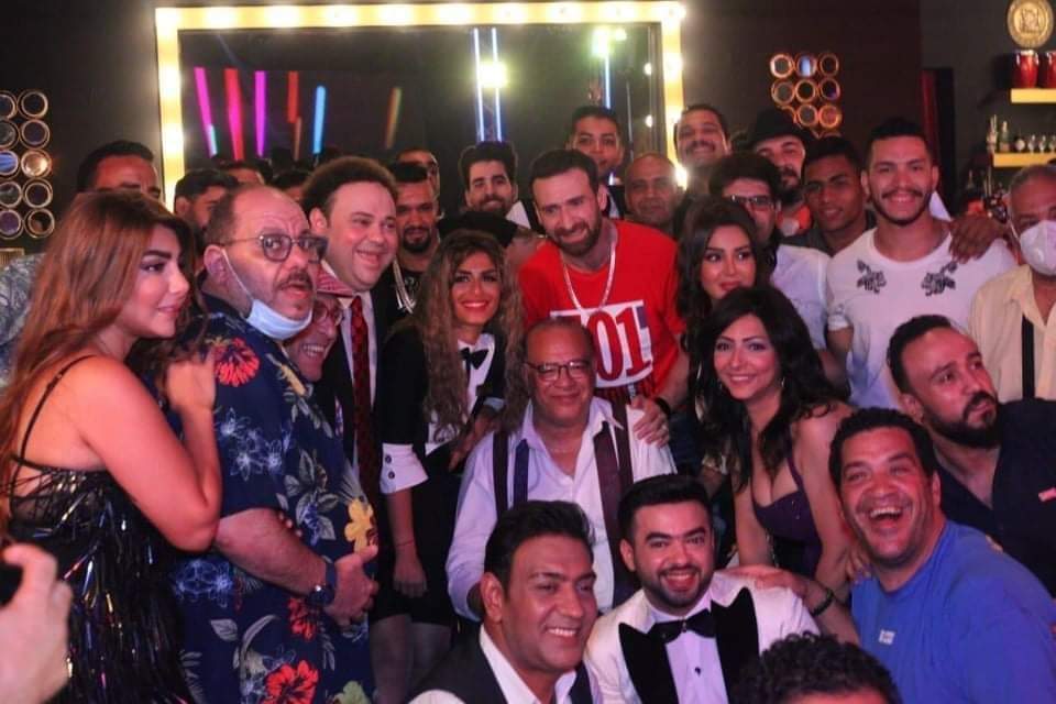 يشارك الفنان حسن عبد الفتاح فى مسرحية «عبده مشاكل» الذى تعرض حاليًا على مسرح الشبان بمدينة الإسكندرية